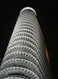 夜幕下的高楼大厦图片