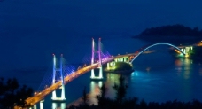 夜幕下的跨海大桥图片
