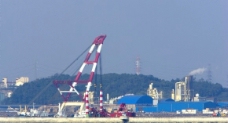 码头巨型吊机图片