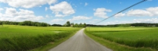 蓝天白云下的乡村公路图片